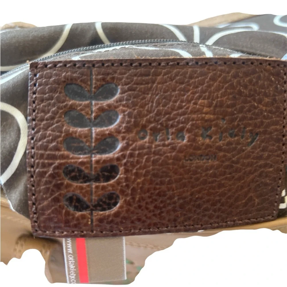 Orla Kiely Tan Leather Crossbody with Green Detailing - Picture 9 of 16